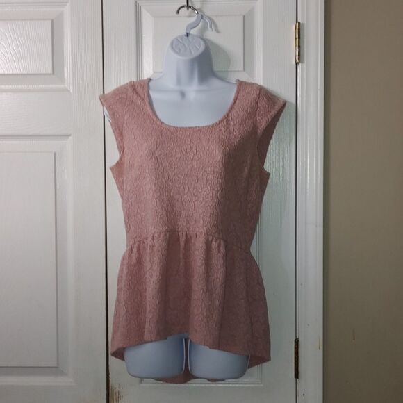 Decree  dusty rose Lace Hi-Low Peplum Cap Sleeve Top Sz L - Picture 1 of 4